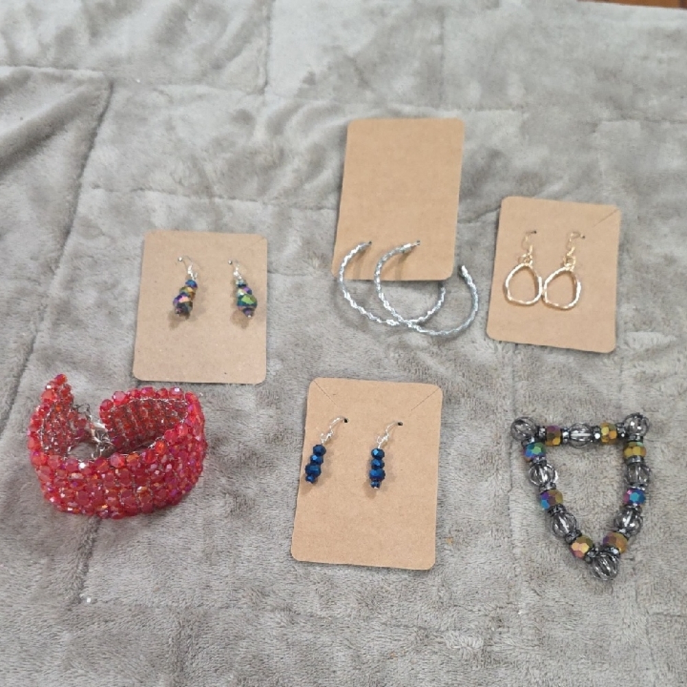 Fashion Jewelry Bundle Earrings(4)Bracelets(2) Beads Hoops Stylish Blingy GUC